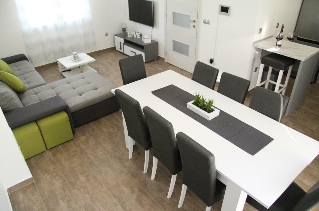 Apartman Ivana Biograd Na Moru Exteriör bild